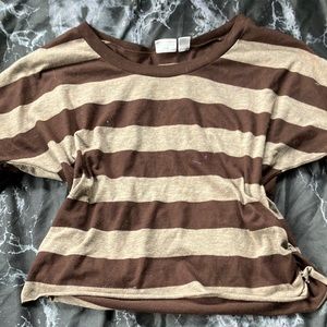 𝐁𝐫𝐨𝐰𝐧 𝐬𝐭𝐫𝐢𝐩𝐞𝐝 𝐭𝐞𝐞, 𝐜𝐫𝐨𝐩𝐩𝐞𝐝